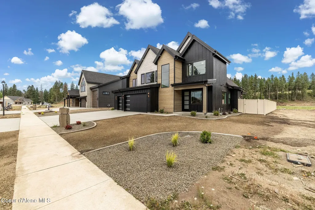 1189 E Sleeping Deer Avenue Hayden ID 83835