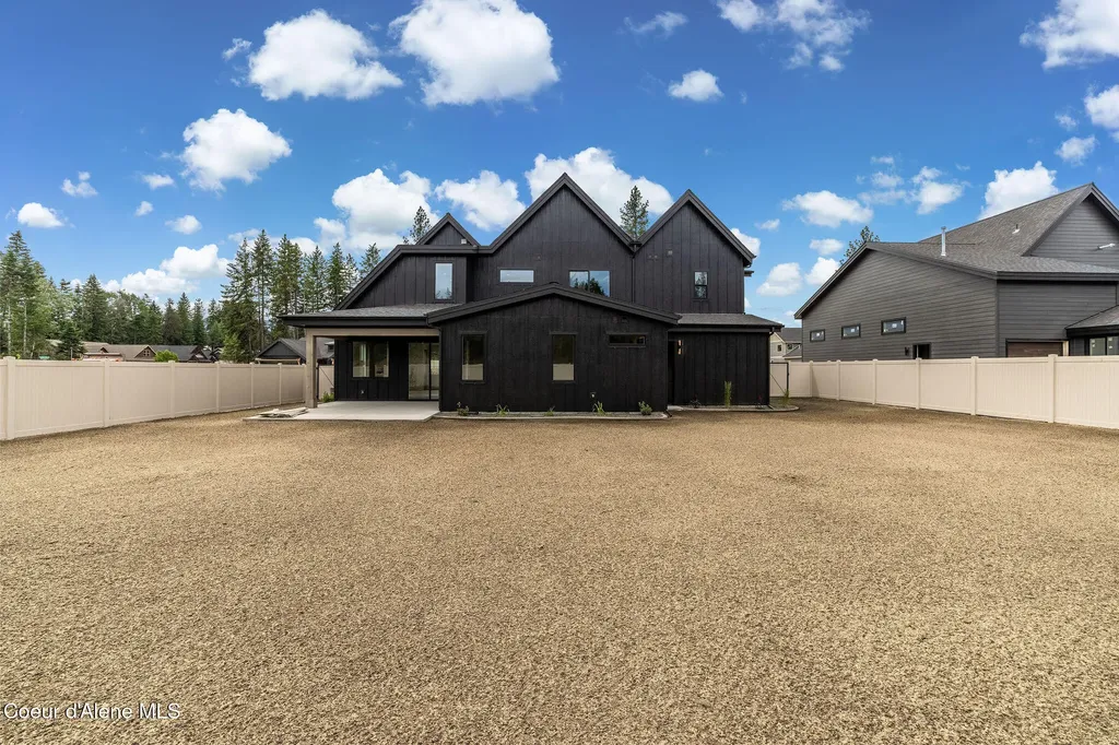 1189 E Sleeping Deer Avenue Hayden ID 83835