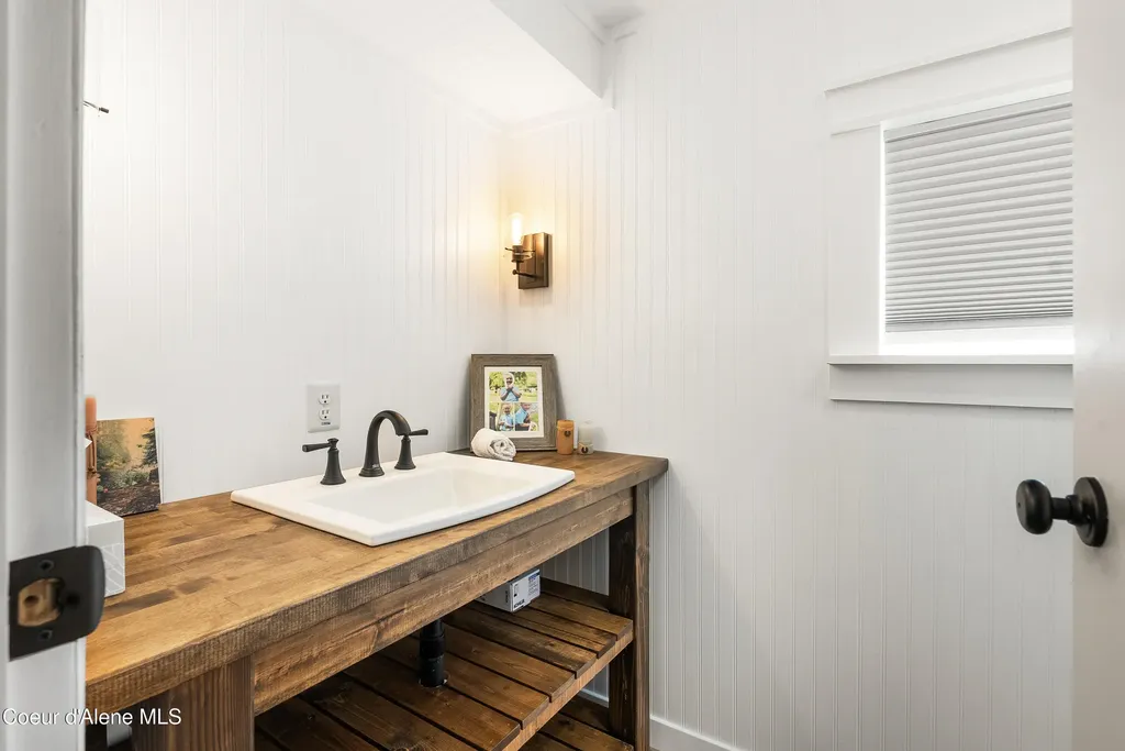 302 School Road Hope ID 83836