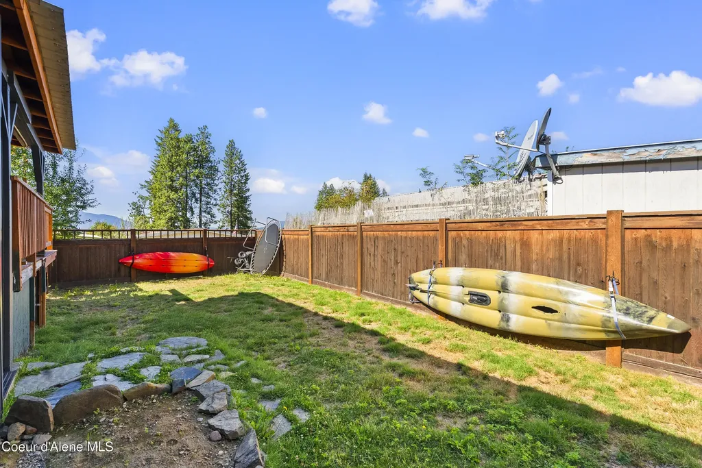302 School Road Hope ID 83836