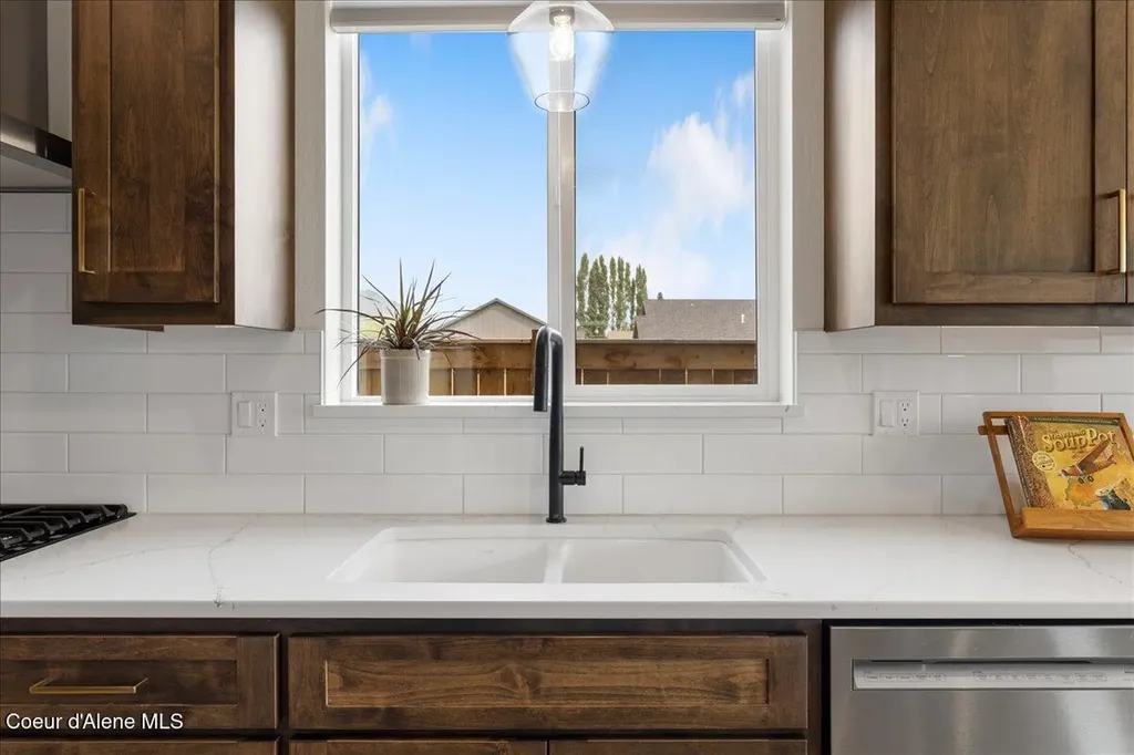 2058 S Aspen Way Sandpoint ID 83864