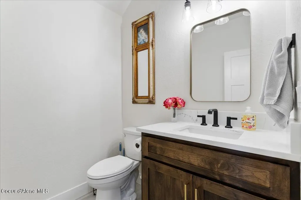 2058 S Aspen Way Sandpoint ID 83864