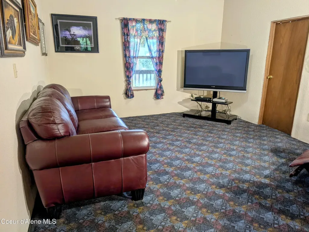6702 Kelso Lake Road Athol ID 83801