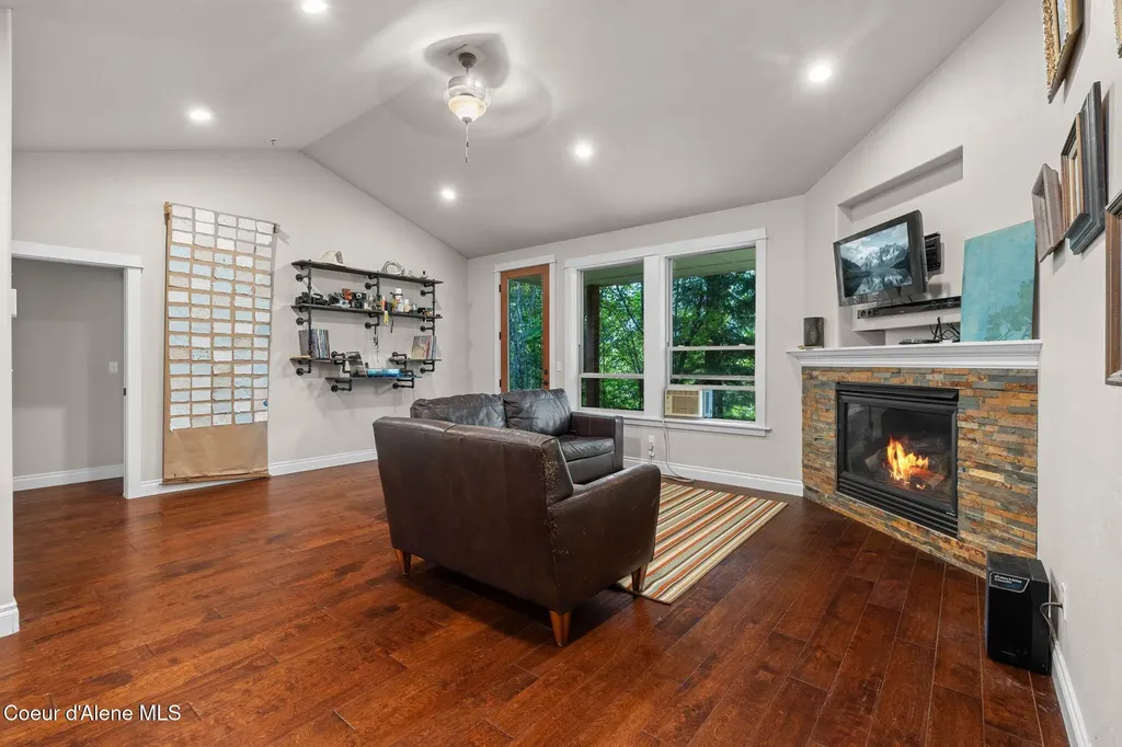 4310 Burns Court Sandpoint ID 83864