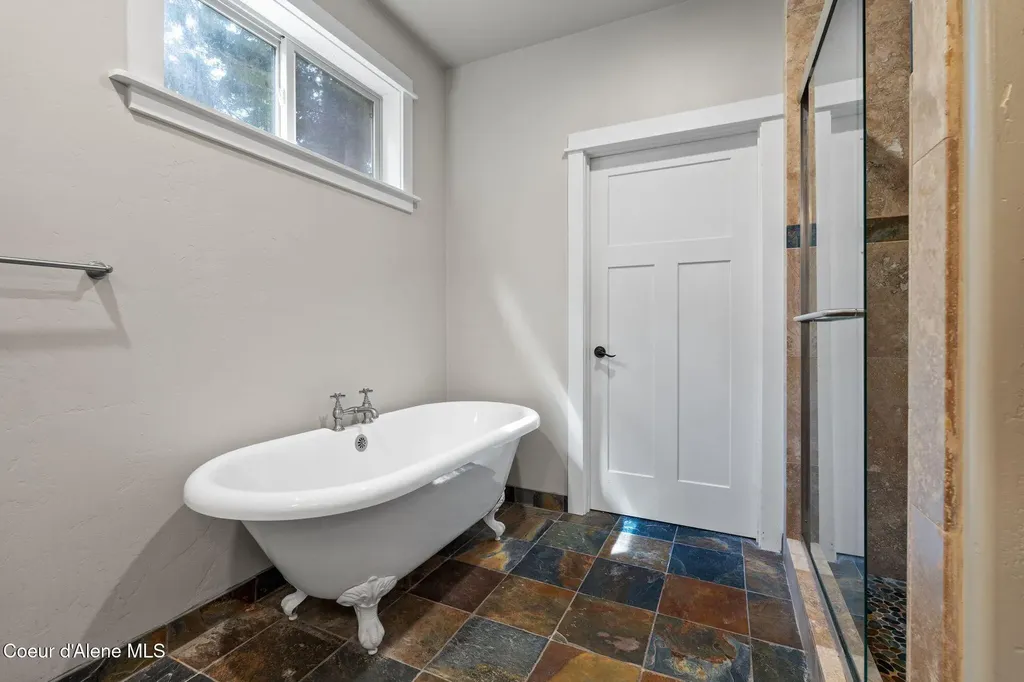 4310 Burns Court Sandpoint ID 83864