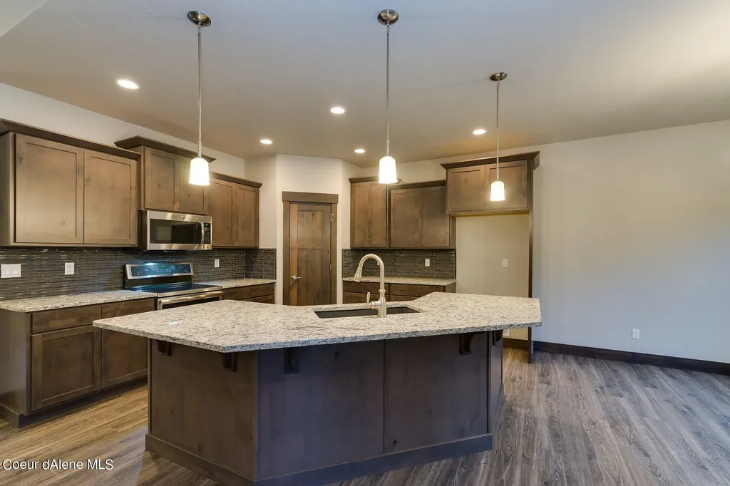12664 E Howard Road Athol ID 83801