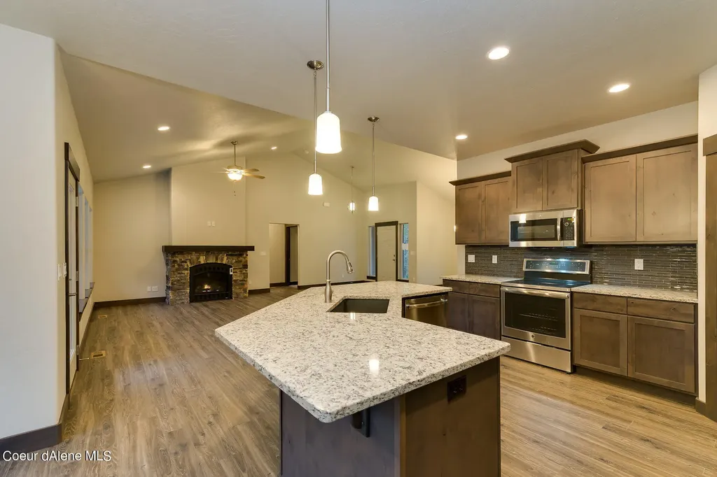 12664 E Howard Road Athol ID 83801