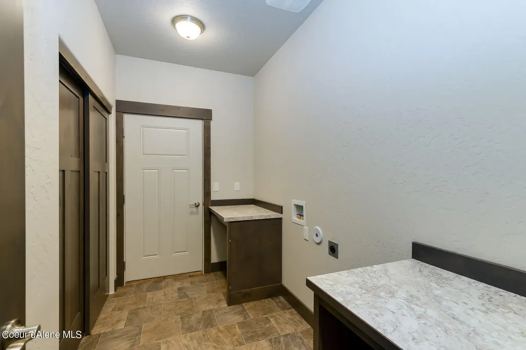 12664 E Howard Road Athol ID 83801