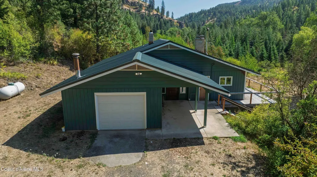 1133 Goosehaven Road St. Maries ID 83861