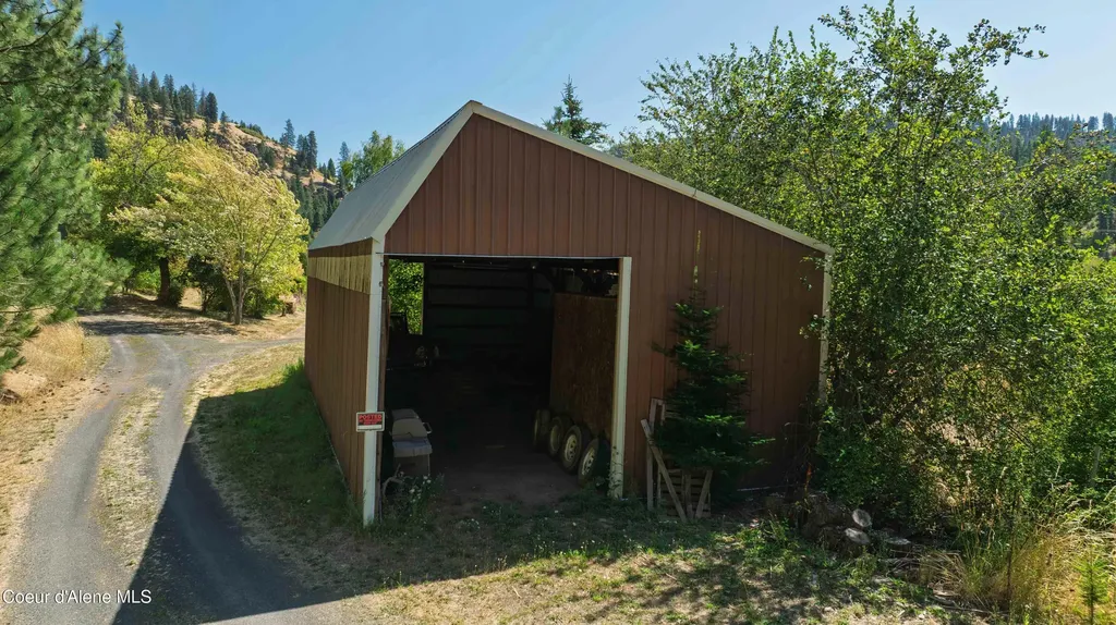 1133 Goosehaven Road St. Maries ID 83861