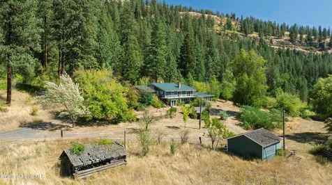 1133 Goosehaven Road St. Maries ID 83861