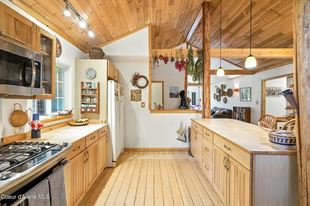 633 Old Mill Road Sandpoint ID 83864