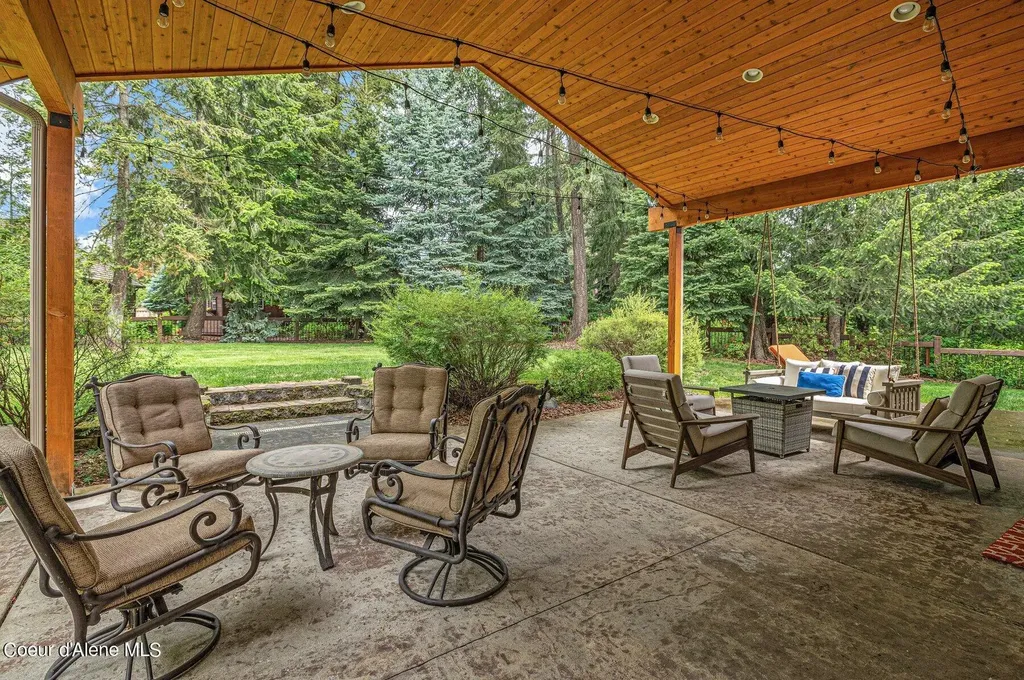 2060 E Woodstone Drive Hayden ID 83835