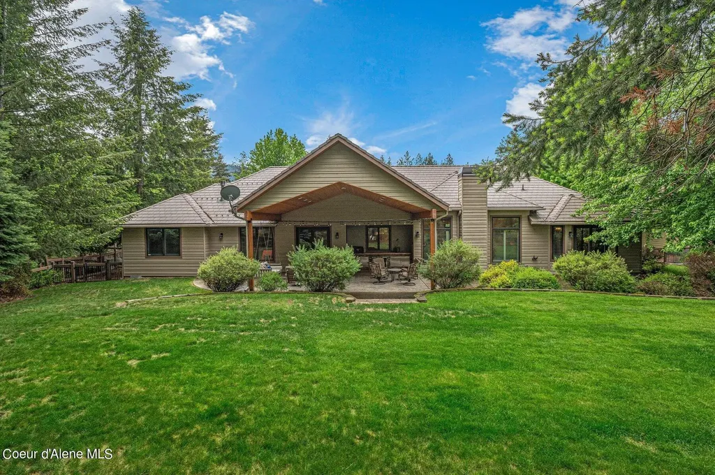 2060 E Woodstone Drive Hayden ID 83835