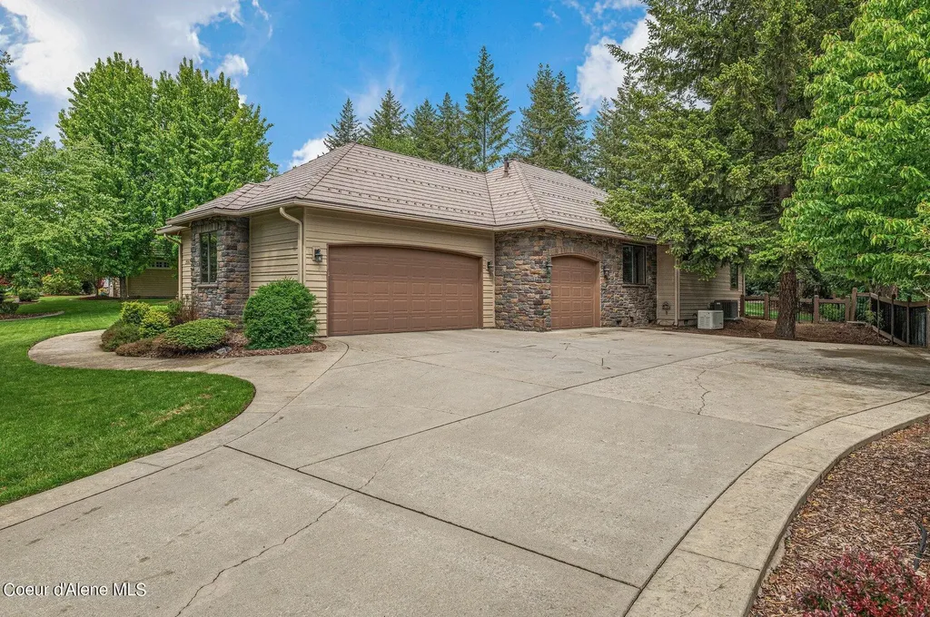 2060 E Woodstone Drive Hayden ID 83835
