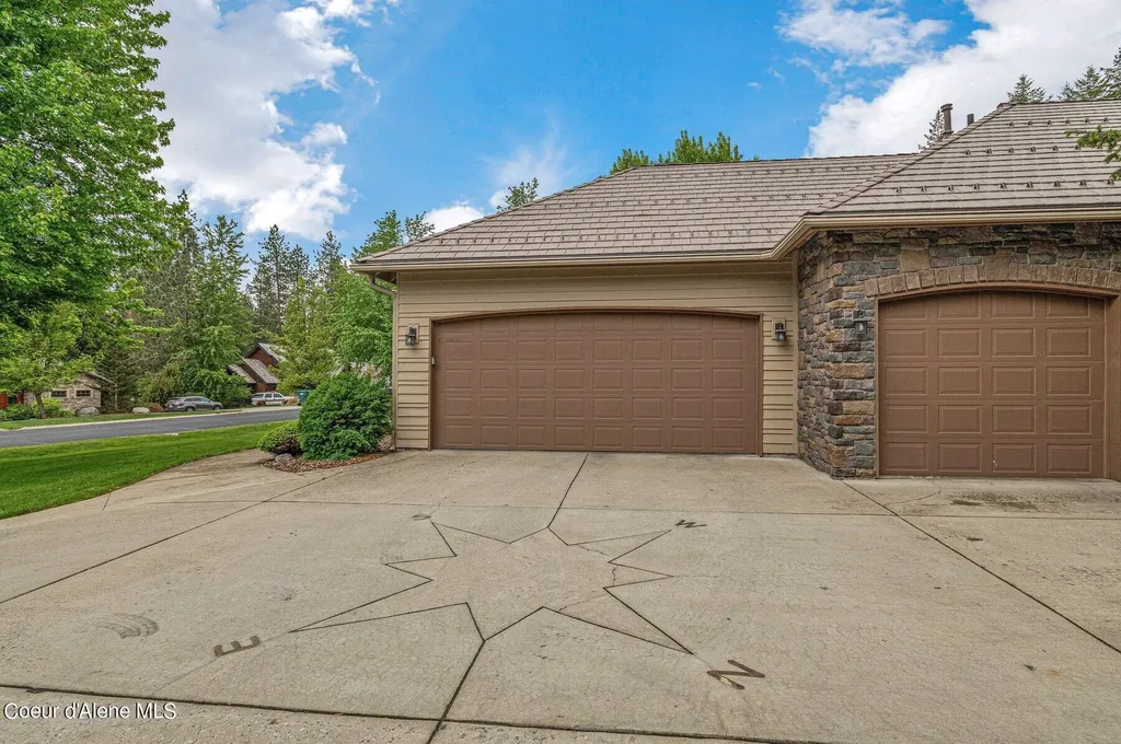 2060 E Woodstone Drive Hayden ID 83835