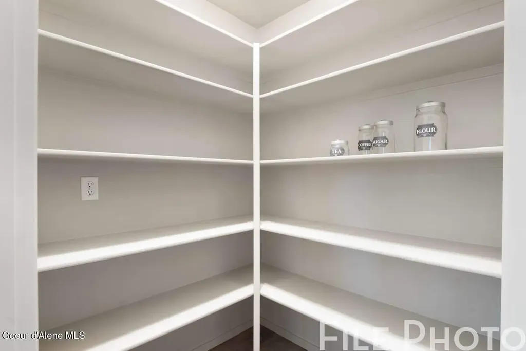 10008 N Liverpool Loop Hayden ID 83835