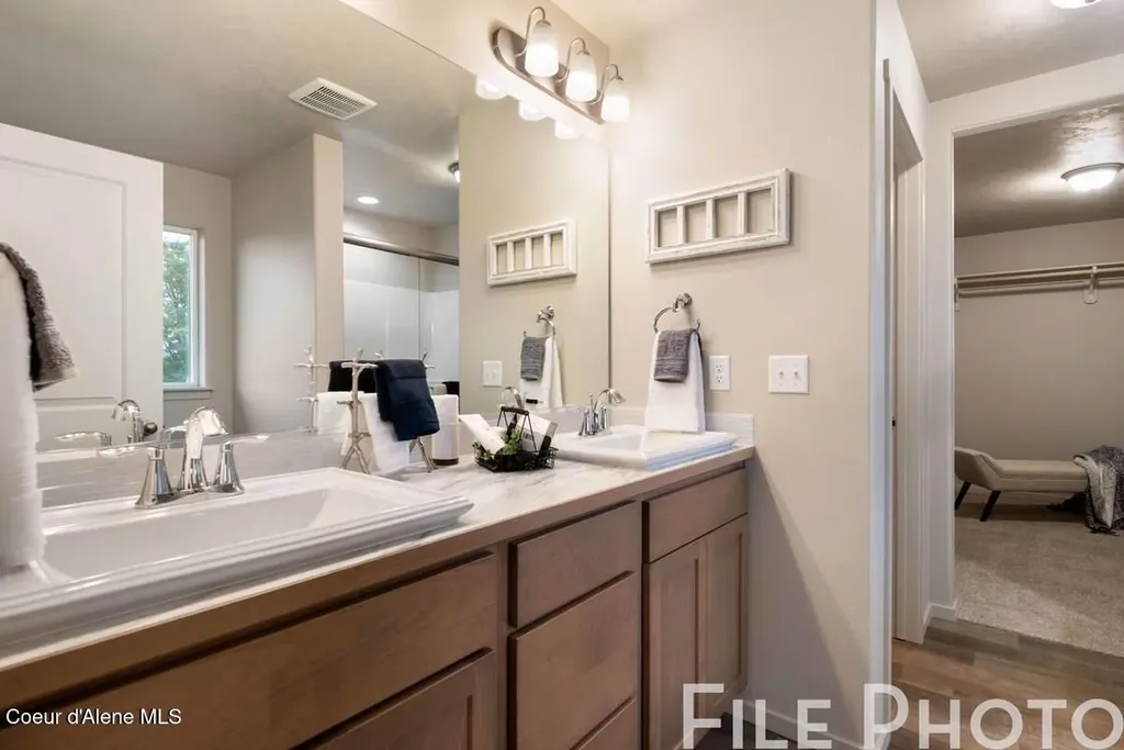 10008 N Liverpool Loop Hayden ID 83835