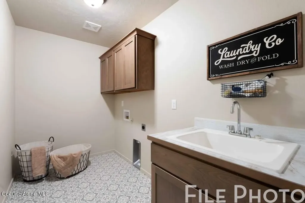 10008 N Liverpool Loop Hayden ID 83835