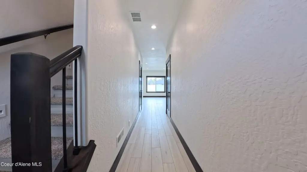 206 E Lobo Loop Hayden ID 83835