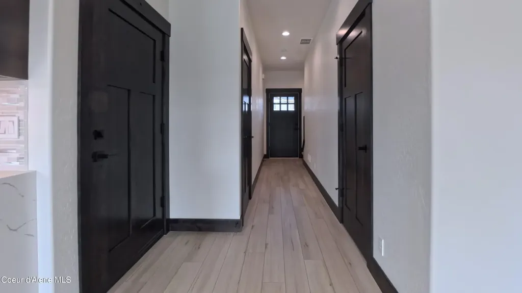 206 E Lobo Loop Hayden ID 83835