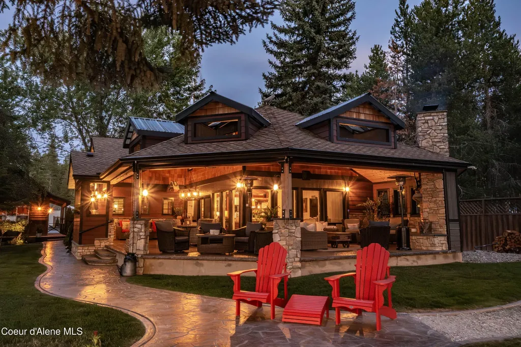 737 Evergreen Road Sagle ID 83860