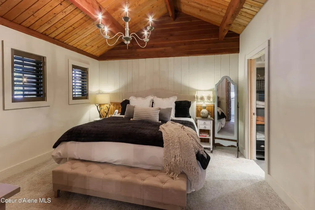 737 Evergreen Road Sagle ID 83860