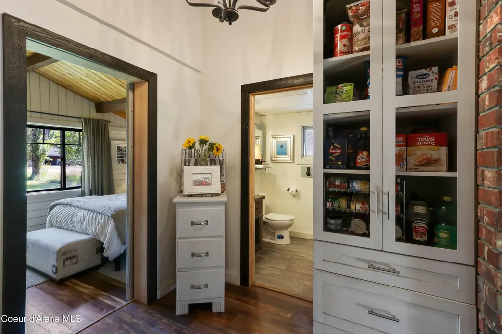 737 Evergreen Road Sagle ID 83860