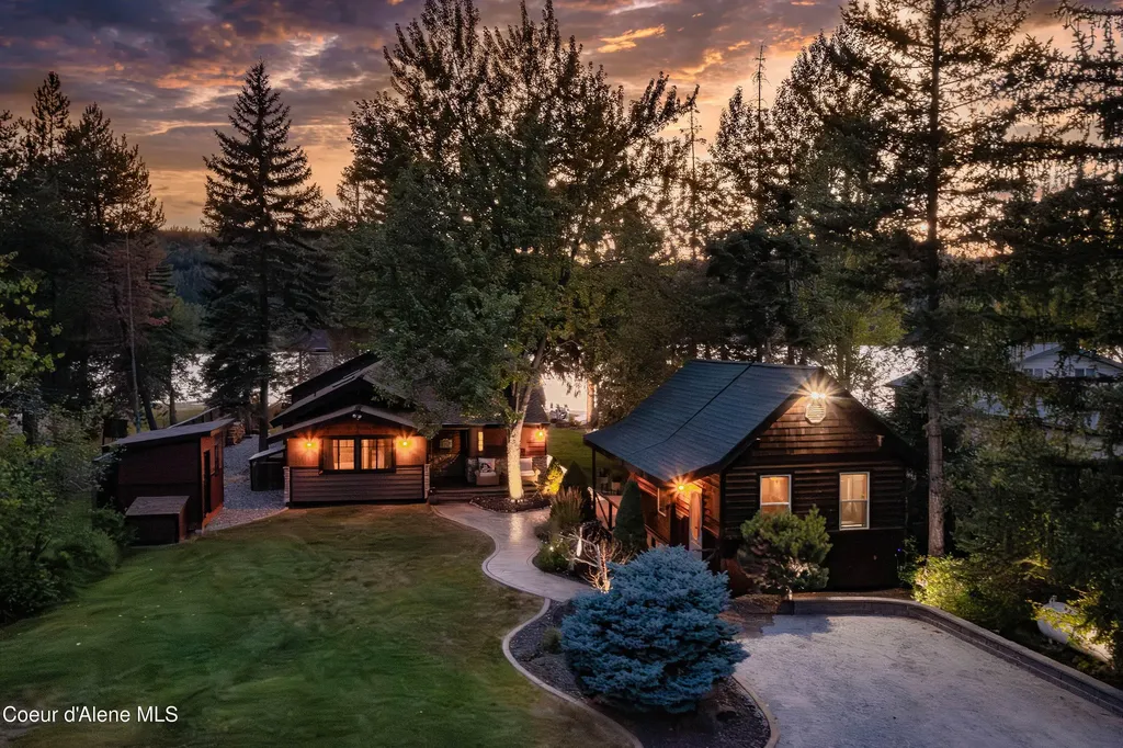 737 Evergreen Road Sagle ID 83860