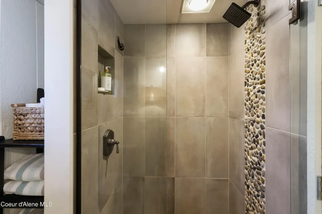 737 Evergreen Road Sagle ID 83860