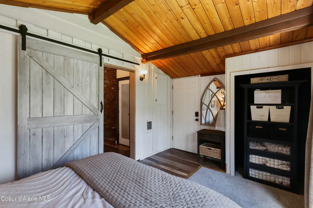 737 Evergreen Road Sagle ID 83860