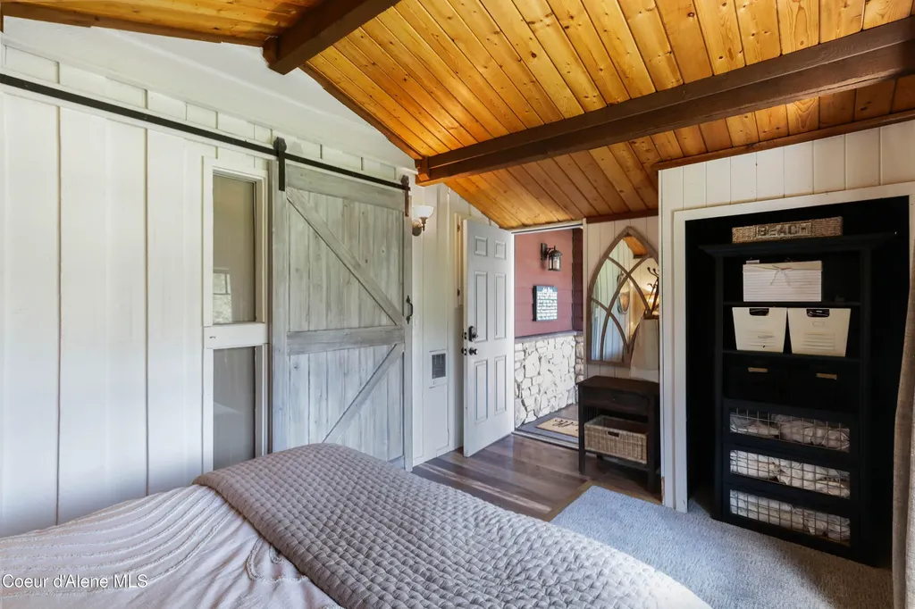 737 Evergreen Road Sagle ID 83860