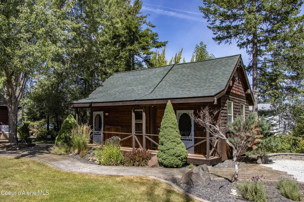 737 Evergreen Road Sagle ID 83860