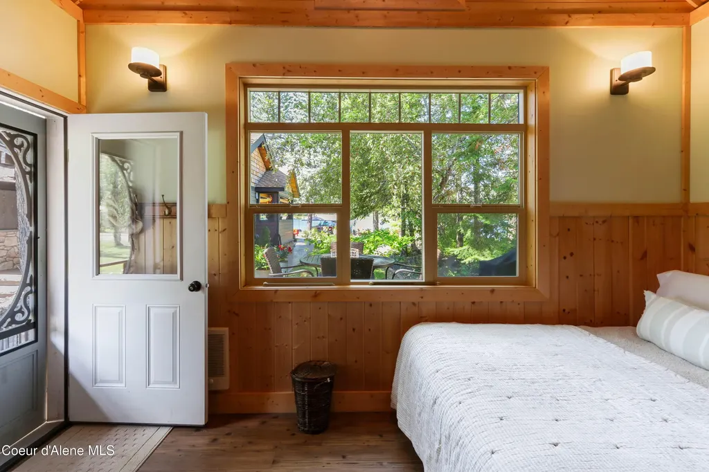 737 Evergreen Road Sagle ID 83860
