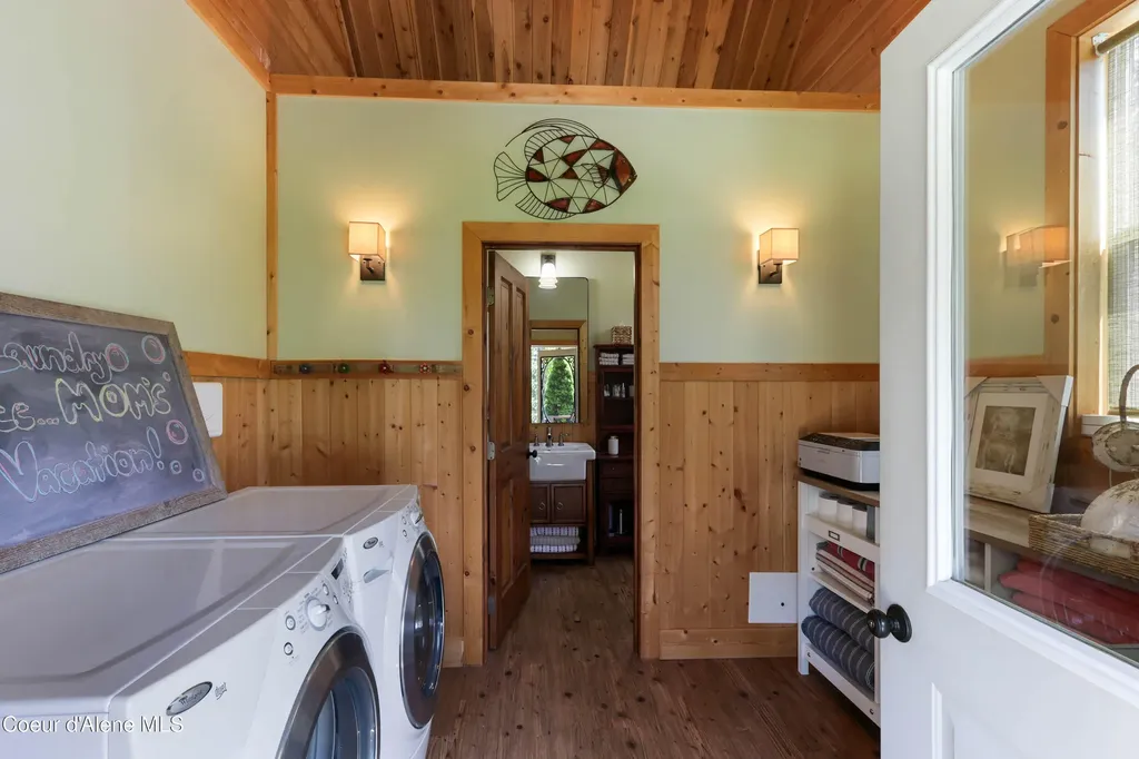 737 Evergreen Road Sagle ID 83860