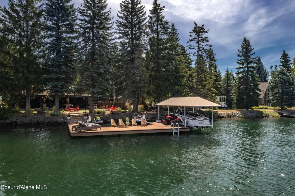 737 Evergreen Road Sagle ID 83860