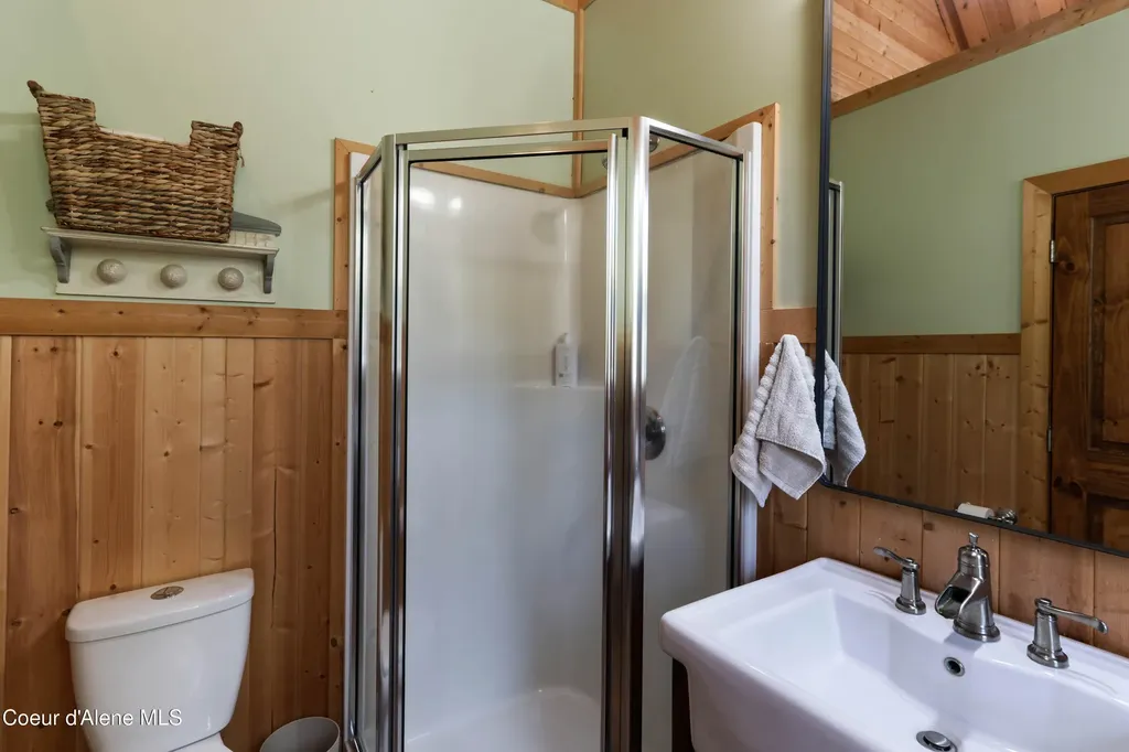 737 Evergreen Road Sagle ID 83860