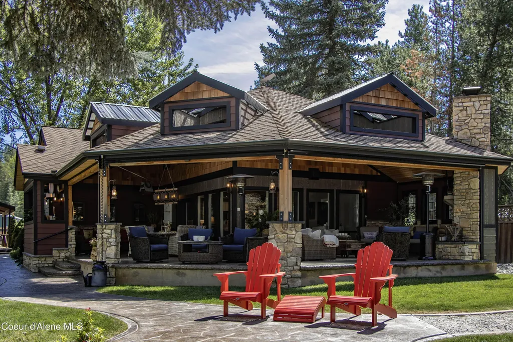737 Evergreen Road Sagle ID 83860