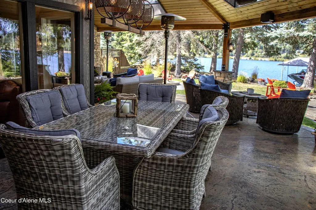 737 Evergreen Road Sagle ID 83860