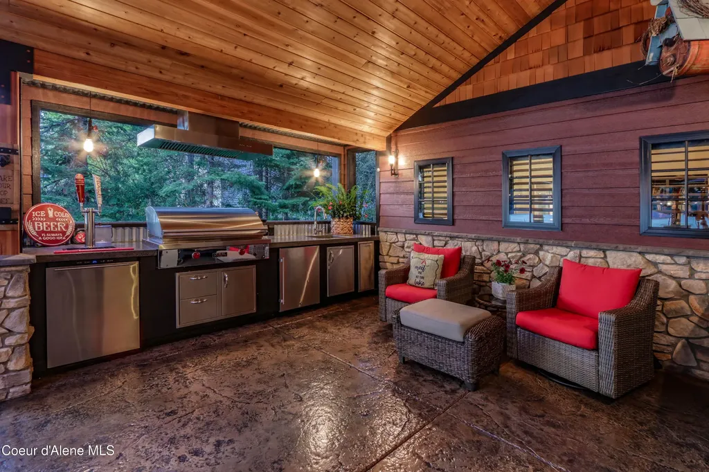 737 Evergreen Road Sagle ID 83860