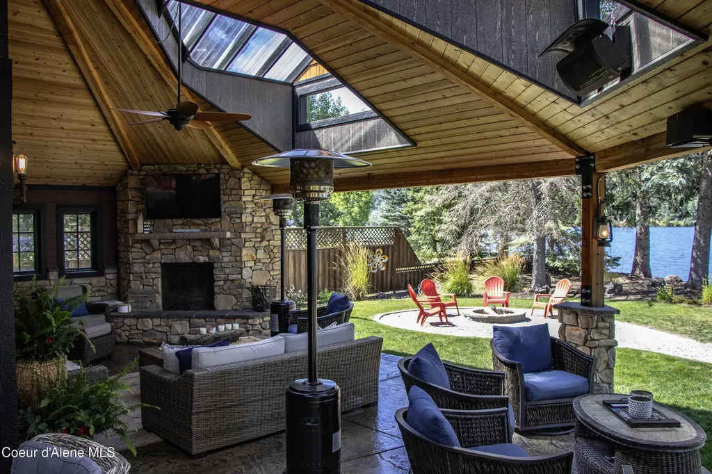 737 Evergreen Road Sagle ID 83860