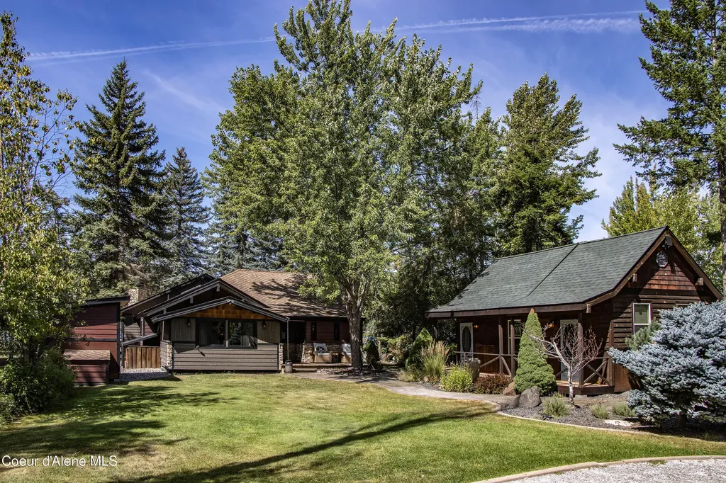 737 Evergreen Road Sagle ID 83860