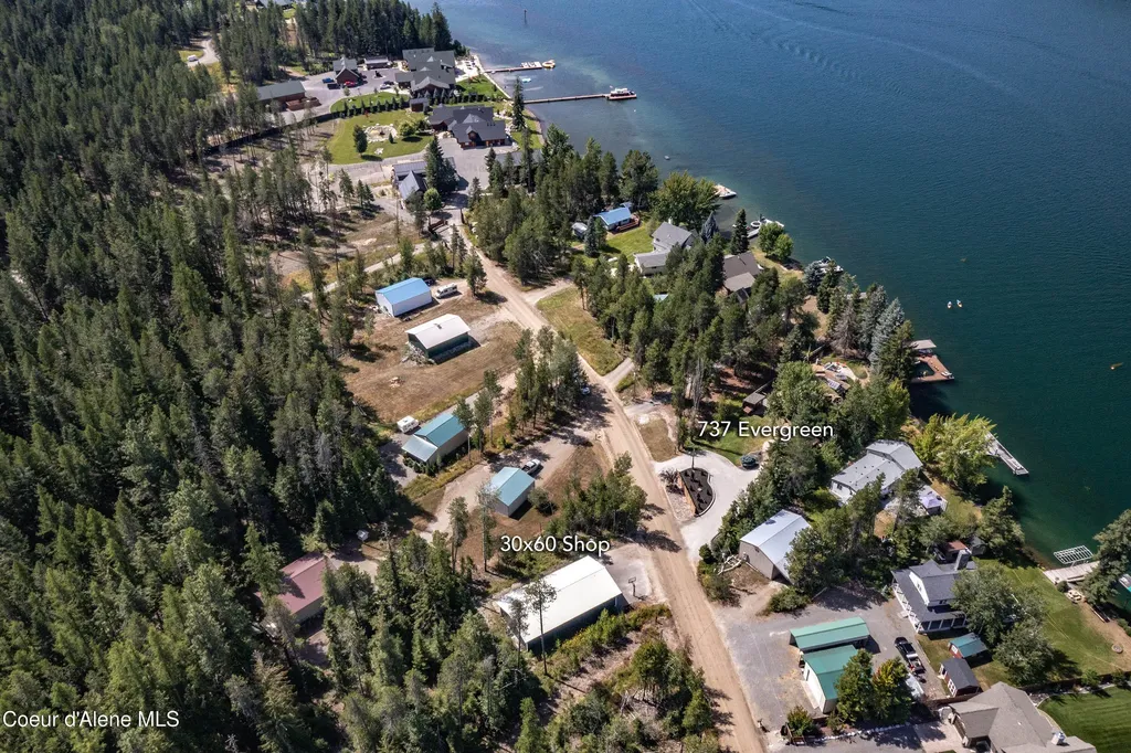 737 Evergreen Road Sagle ID 83860