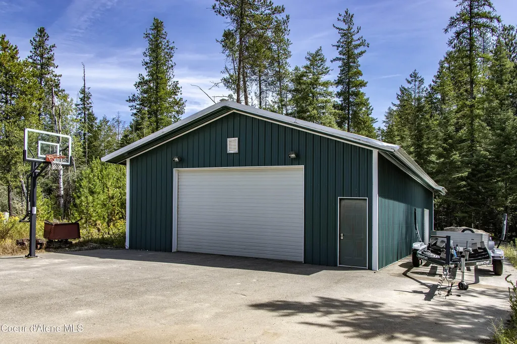 737 Evergreen Road Sagle ID 83860