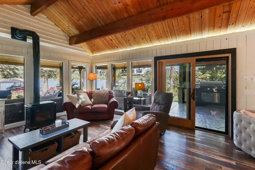 737 Evergreen Road Sagle ID 83860