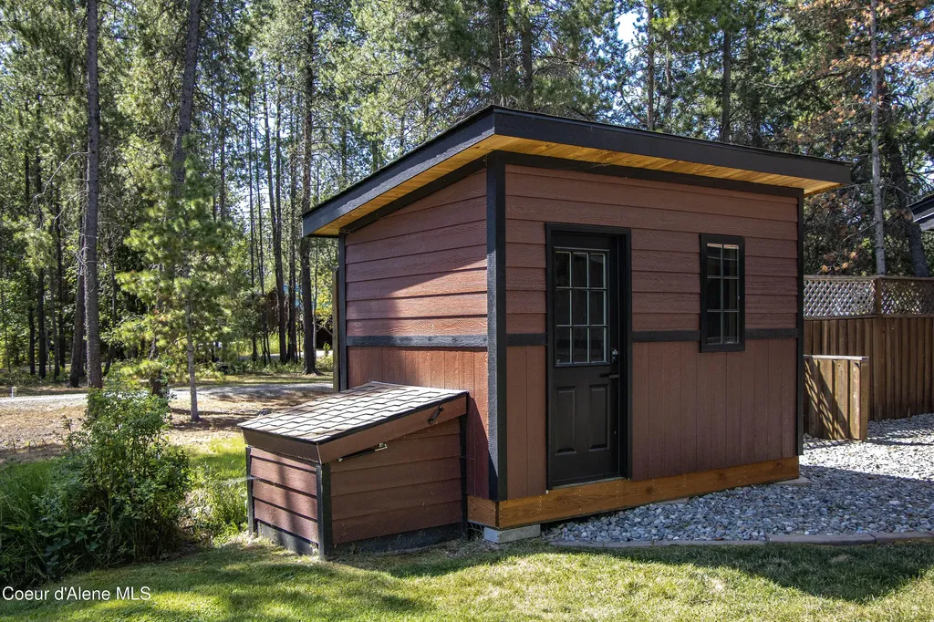 737 Evergreen Road Sagle ID 83860