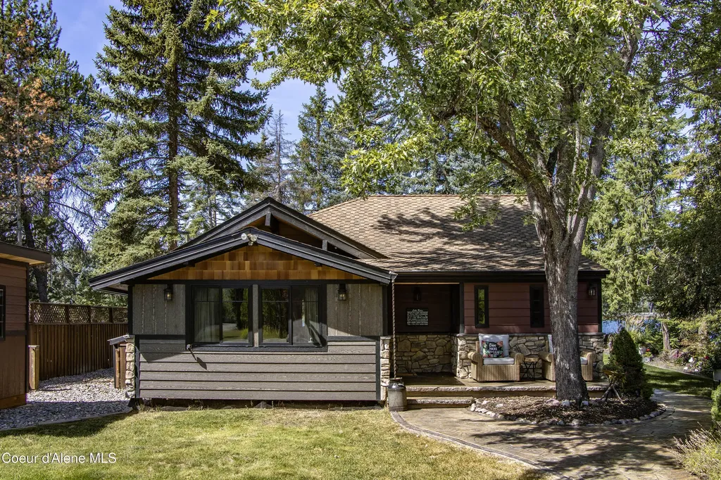 737 Evergreen Road Sagle ID 83860