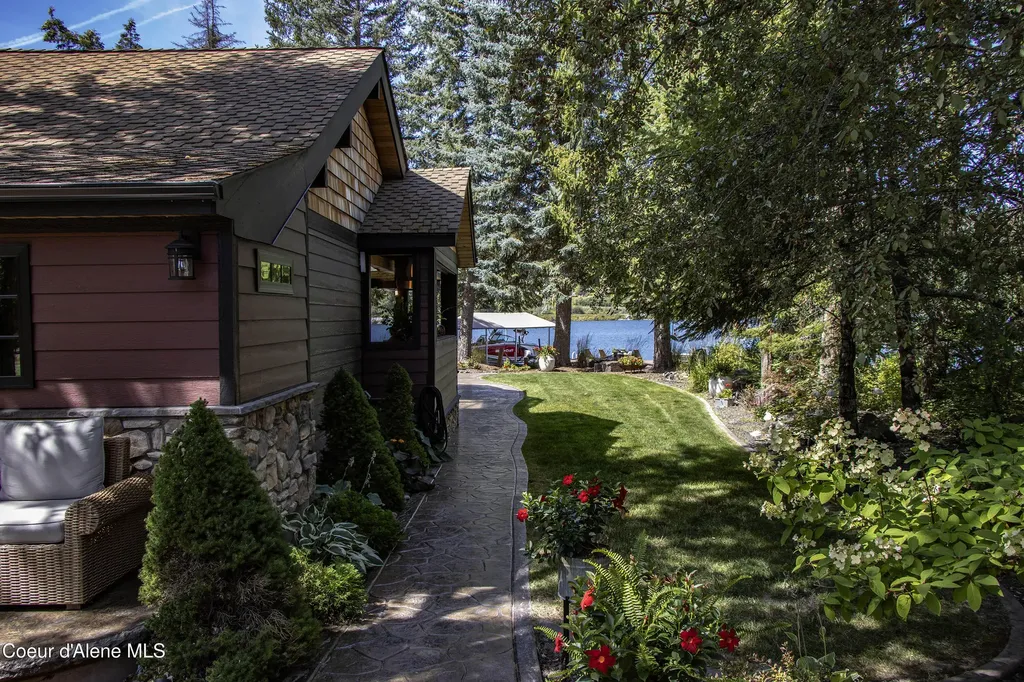 737 Evergreen Road Sagle ID 83860