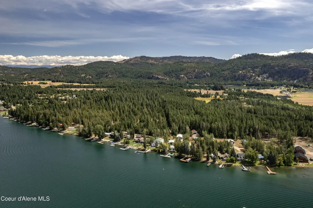 737 Evergreen Road Sagle ID 83860