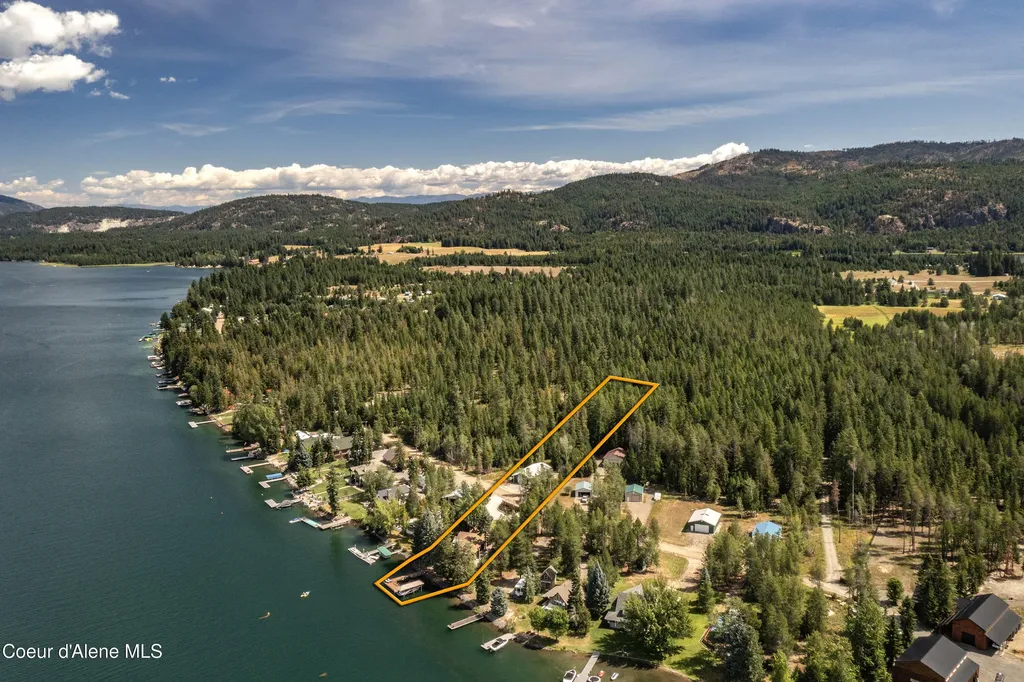 737 Evergreen Road Sagle ID 83860